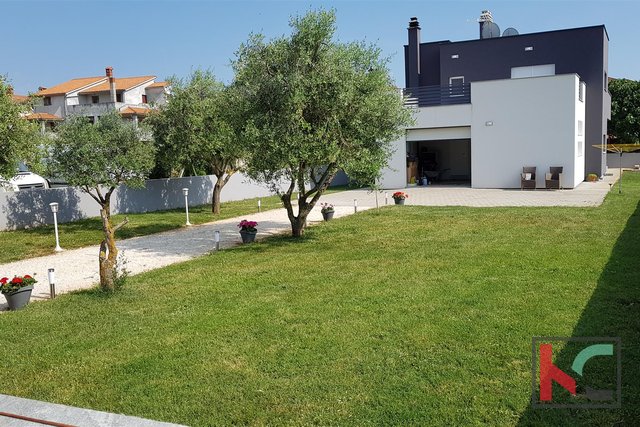 Istria, modern villa in Fažana in a quiet location