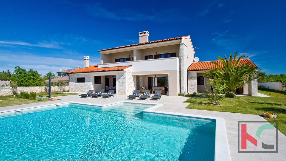 Istria - Juršić bella villa 400m2 su un ampio giardino / piscina 60m2
