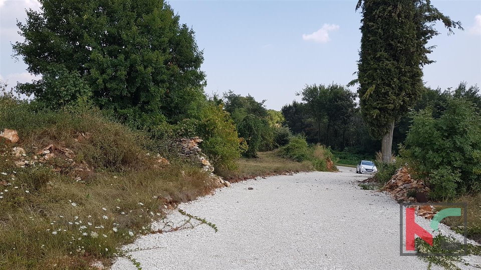 Istria - Bičići building plot 1145m2 with project and paid utilities
