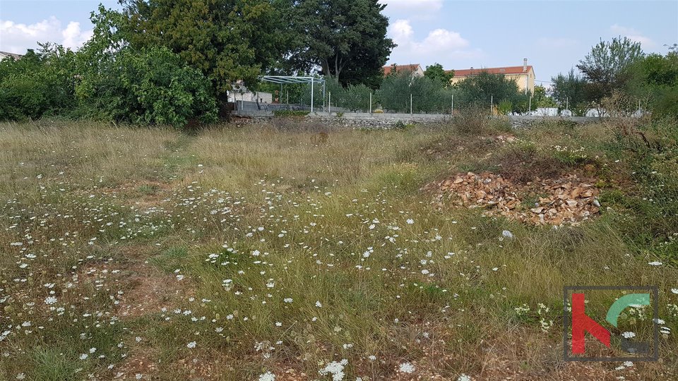 Istria - Bičići building plot 1145m2 with project and paid utilities