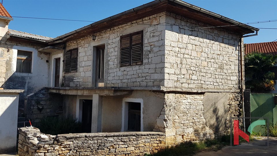 Žminj, stone house 160m2 for reconstruction