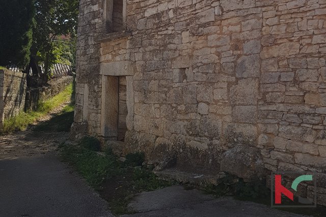 Žminj, casa in pietra 60m2 per la ricostruzione