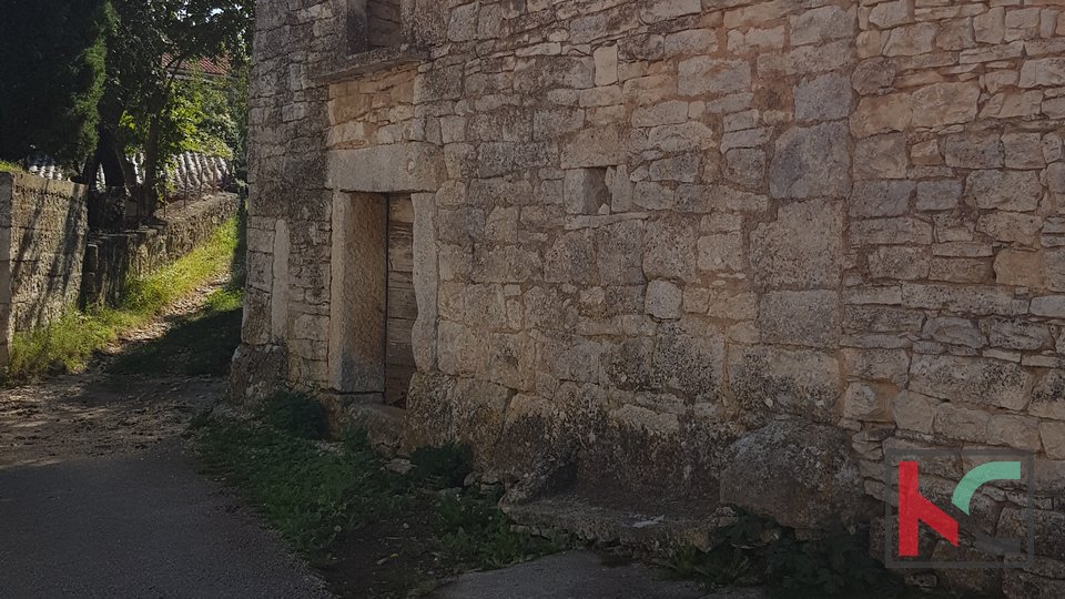 Žminj, casa in pietra 60m2 per la ricostruzione