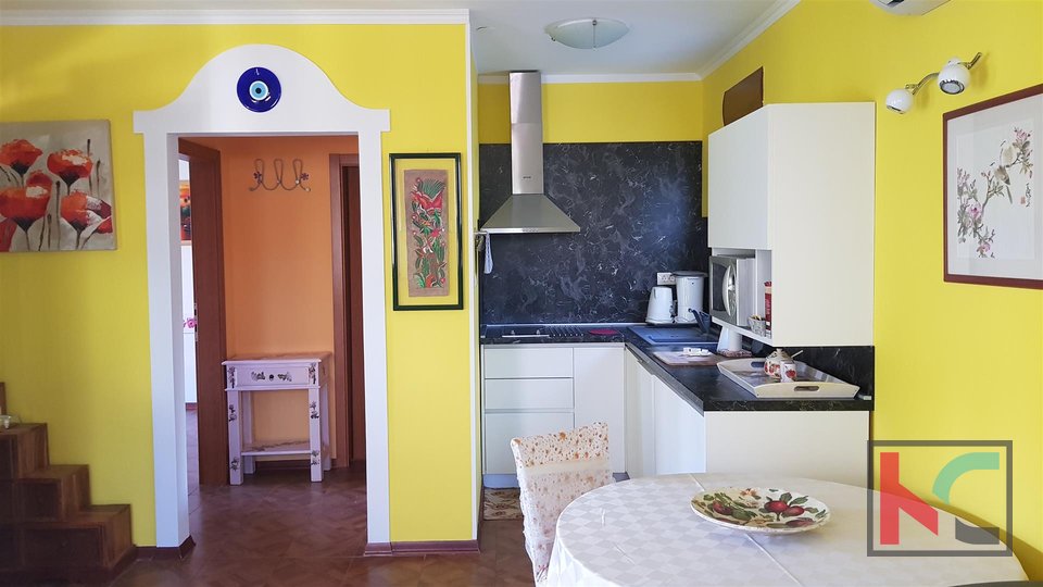 Rovinj, detached house 360m2 three apartments and a separate house is an excellent location