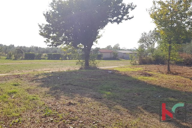 Building land 2818m2, 6.km from the city of Pula / possible parcelling 1200m2