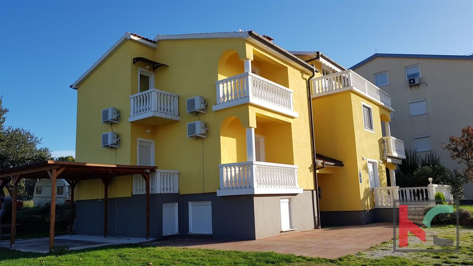 Istrien - Medulin, attraktives Haus mit 400m2 großen Apartments in der Nähe des Meeres