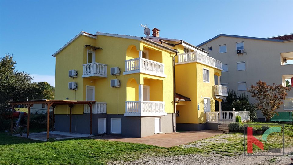 Istrien - Medulin, attraktives Haus mit 400m2 großen Apartments in der Nähe des Meeres