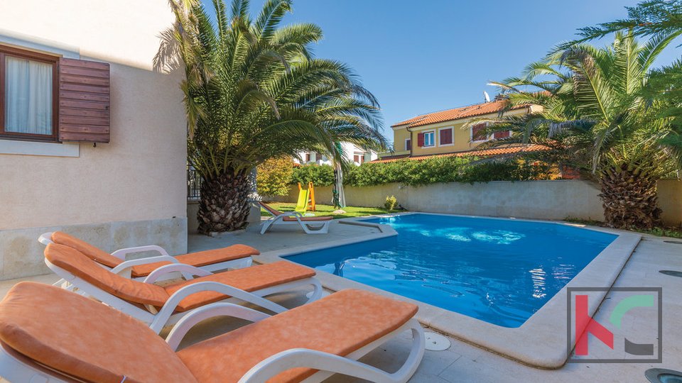 Istria, bella villa con piscina a Banjole-Volme su 884m2 di giardino