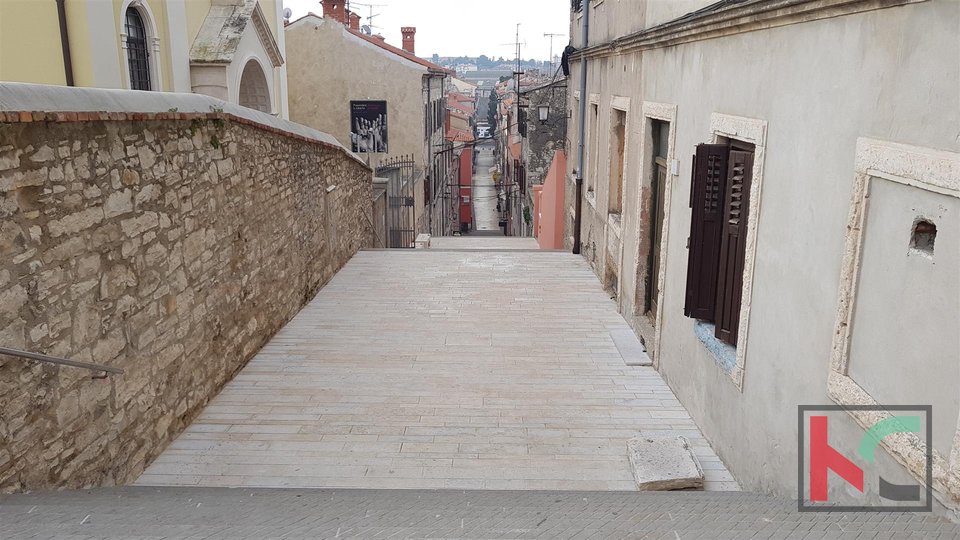 Pula, Center House 340m2 in an exceptional location in Old Town / sea view