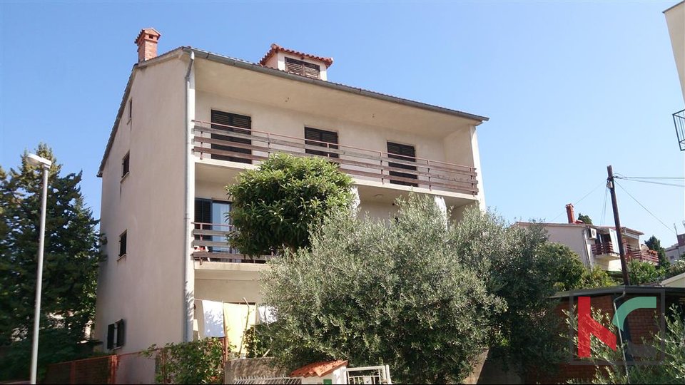 Pula, Stoja 297m2 house with a beautiful garden of 543m2