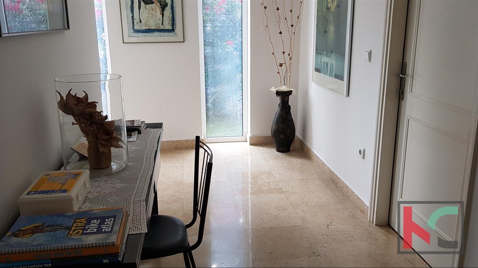 Rovinj, detached apartment house 511 m2 on the land of 806 m2