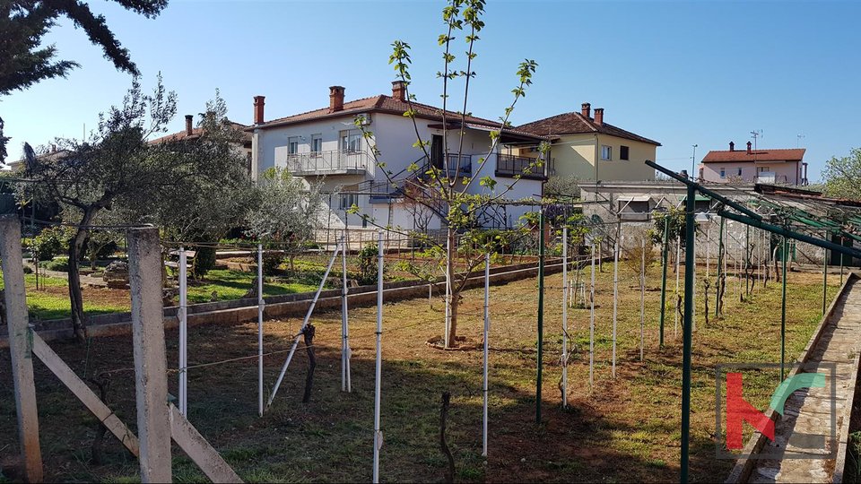 Pula, family house on a spacious garden of 1567m2 - location with potential