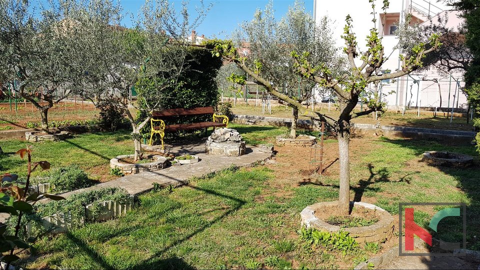 Pula, family house on a spacious garden of 1567m2 - location with potential