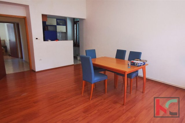 Pula, apartment 131.26 m2 in the city center and suitable for 3 residential units