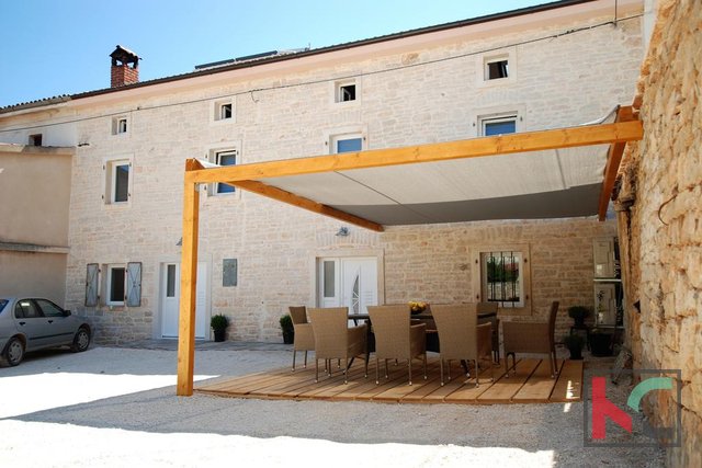 Rovinj, Rovinjsko selo renovated stone house 200 m2 with barn 50 m2 and garden 300 m2