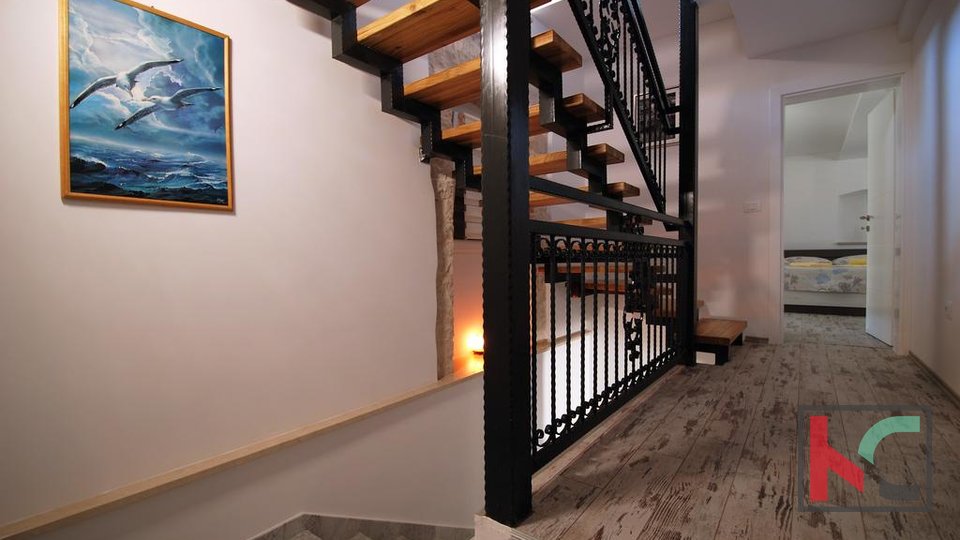 Rovinj, Rovinjsko selo renoviertes Steinhaus 200 m2 mit Scheune 50 m2 und Garten 300 m2