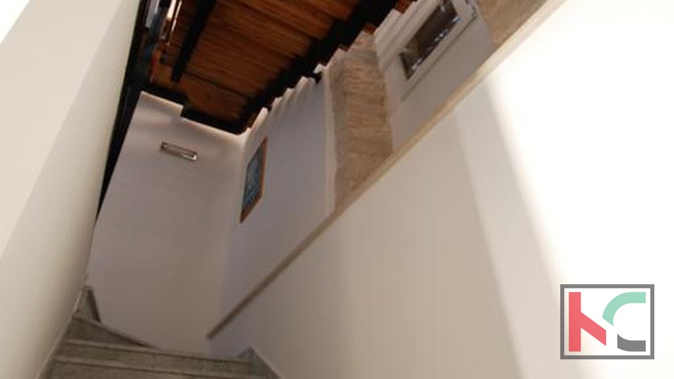Rovinj, Rovinjsko selo renoviertes Steinhaus 200 m2 mit Scheune 50 m2 und Garten 300 m2