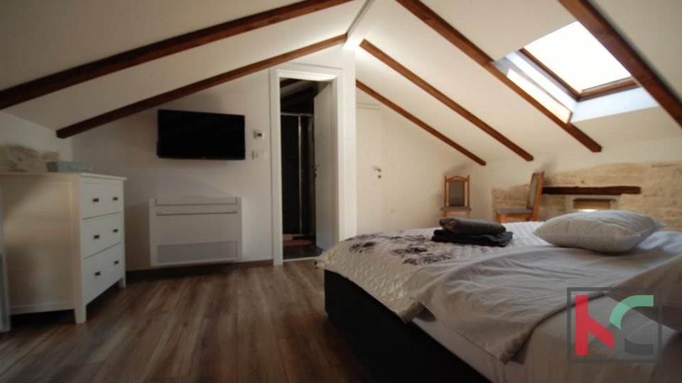 Rovinj, Rovinjsko selo renoviertes Steinhaus 200 m2 mit Scheune 50 m2 und Garten 300 m2