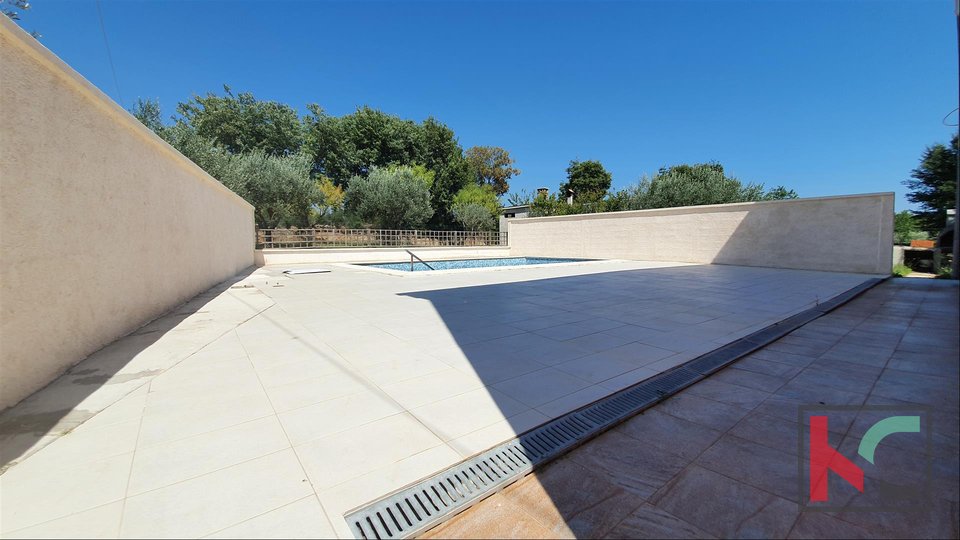 Loborika - house with two apartments, a large garden and a 4x7m pool
