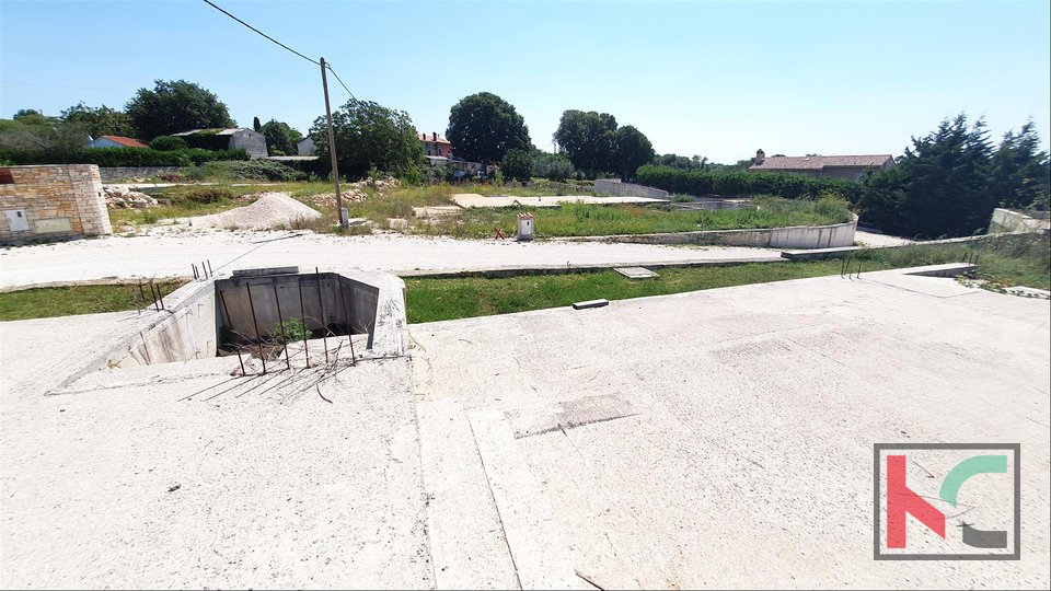 Istra, Svetvincenat, Smoljanci, zemljišče 970m2 s projektom