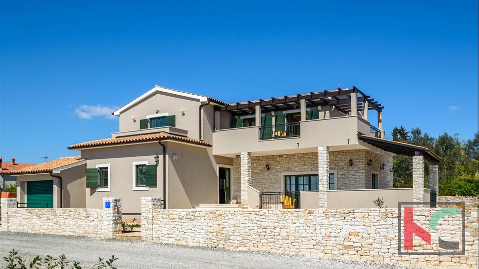 Istra, Smoljanci, prekrasna sagrađena Villa sa dodatnim kompleksom započetih gradnji na 4861m2