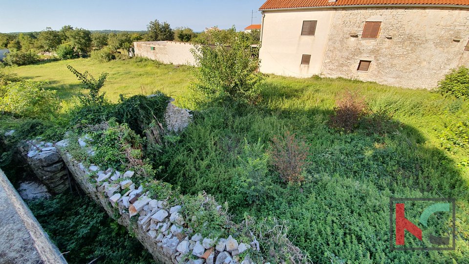 Istria - Jursici, attractive building plot of 1209m2 / preliminary design