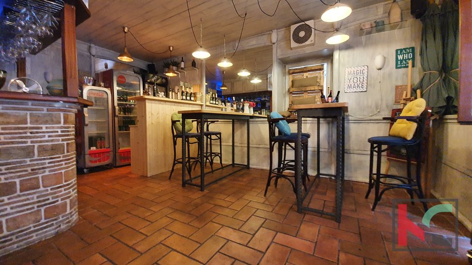 Rovigno - centro, attraente bar con appartamento aggiuntivo e posizione perfetta I 20 m dal mare