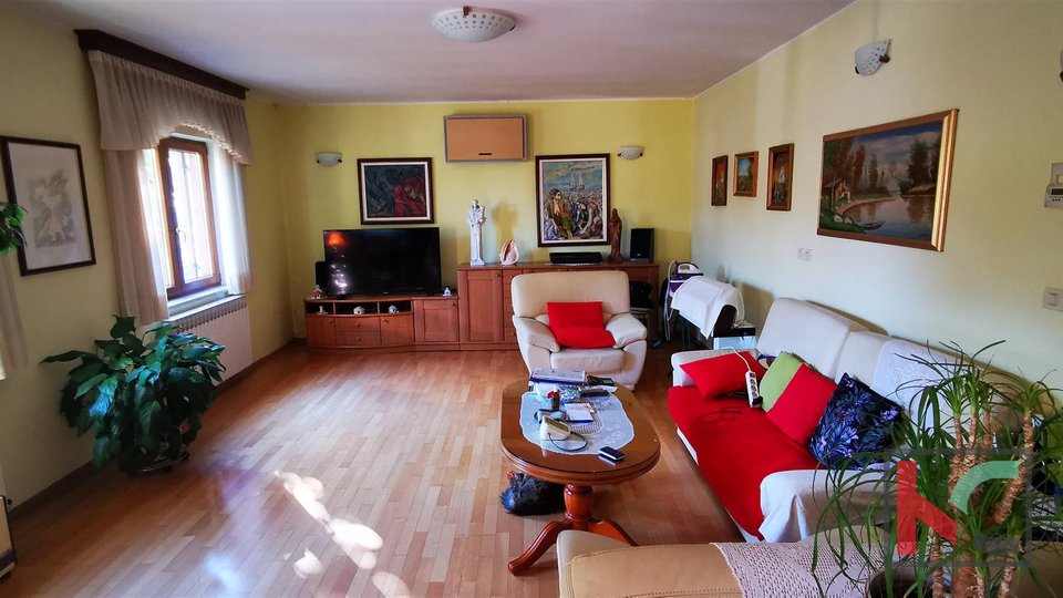 Pula, Šijana, attraktive Wohnung mit vier Schlafzimmern 167,97 m2