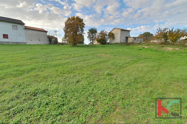 Istria - Svetvincenat, building land 2095m2 with a marked house