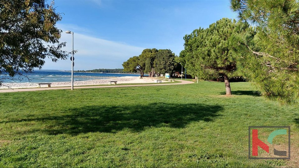 Istria, Fazana building land 600 m2 with paid utilities for a house 220m2 with pool by the sea