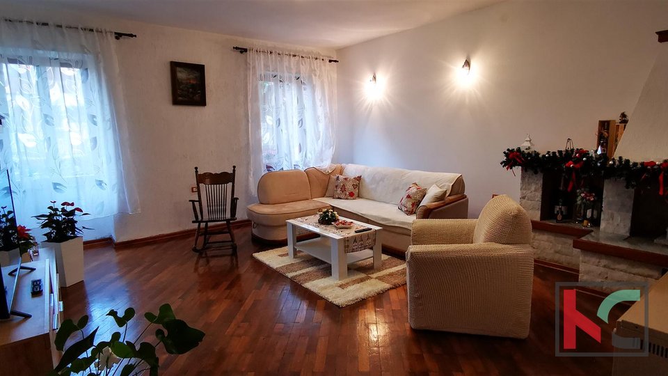 Pula, Center, attractive four bedroom apartment 171.76 m2