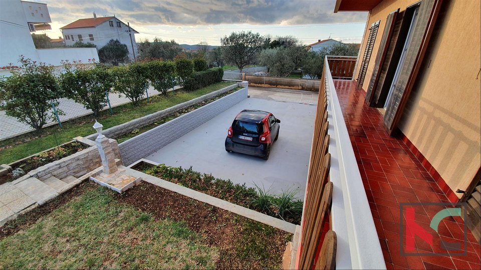 Istra - Medulin, kuća 360m2 na mirnoj lokaciji II pogled more