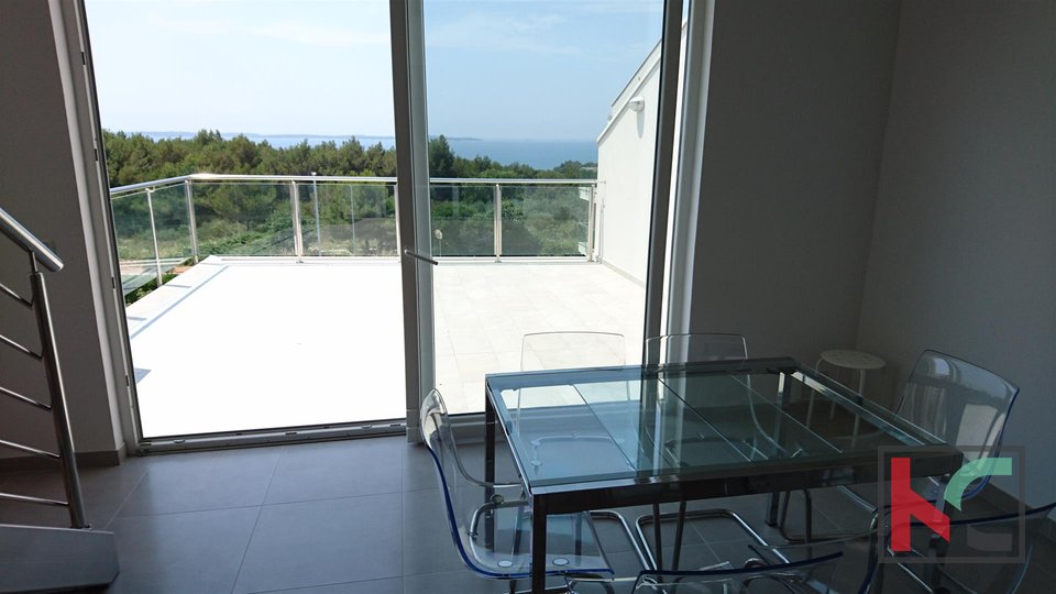 Istria, Peroj attraente appartamento al secondo piano 114m2 con vista mare / ARREDATO