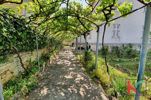 Istria - Pula, bella casa a Veruda II ampio giardino 729m2