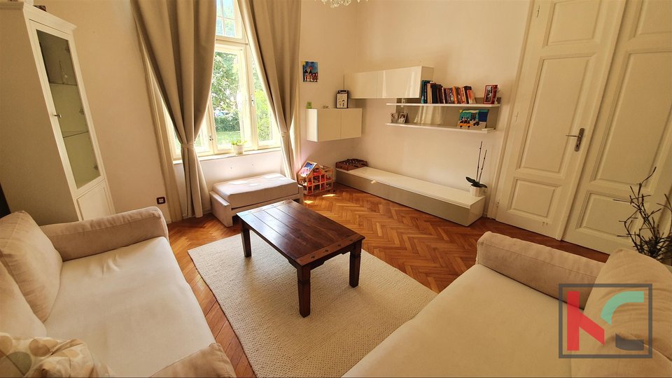 Veruda, Pula, stan u šarmantnoj austrougarskoj vili sa 188m2 vrta