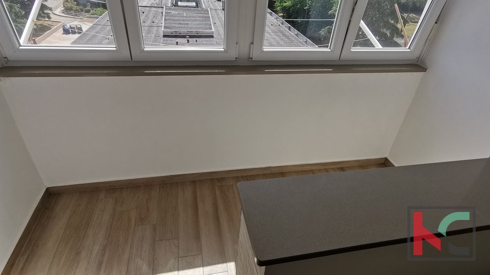 Pula, Veruda, Popolnoma prenovljeno dvosobno stanovanje 53,86 m2