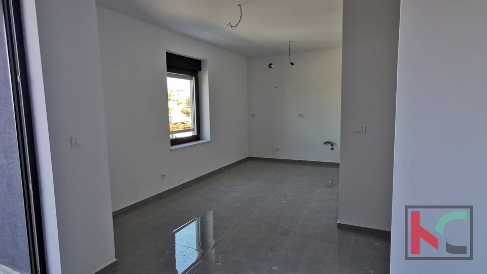 Istria, Pola, Pjescana Uvala, appartamento in un nuovo edificio 102,5 m2 con vista mare