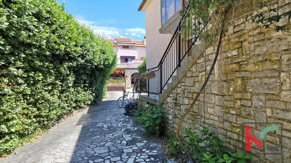 Istrien, Medulin, Einfamilienhaus 298,11 m2 mit gepflegtem Garten in Toplage mit Meerblick overlooking