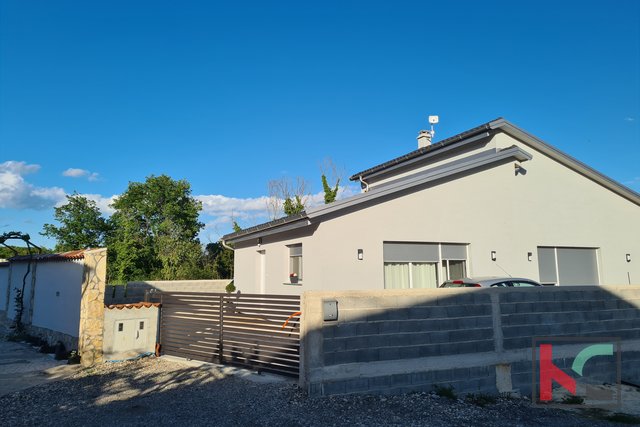 Pula, surroundings, new prefabricated house 133m2 with 367m2 garden, quiet location