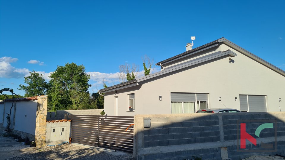 Pula, surroundings, new prefabricated house 133m2 with 367m2 garden, quiet location