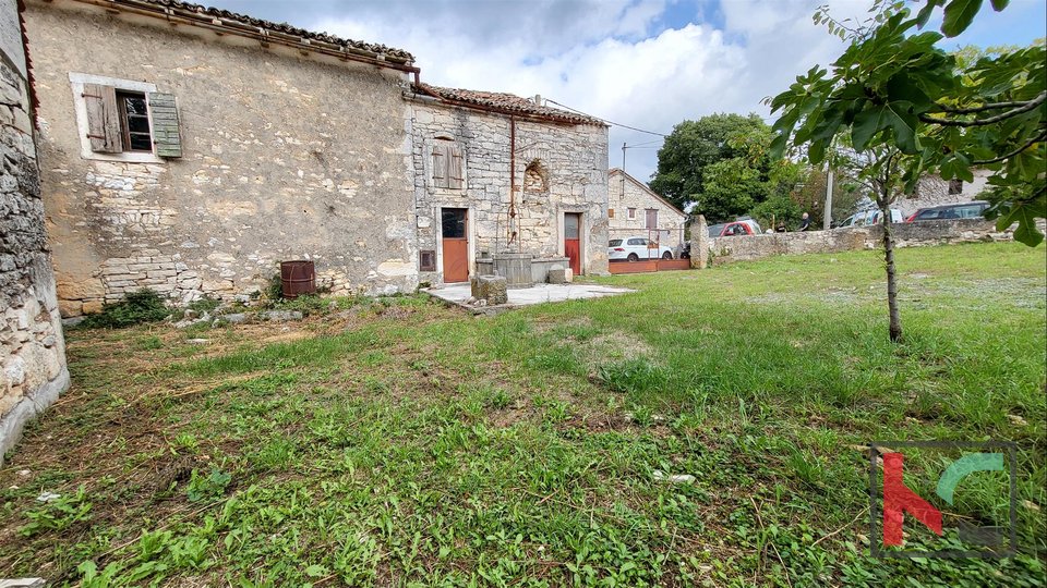 Istria - Barban, antica casa in pietra d'Istria con giardino