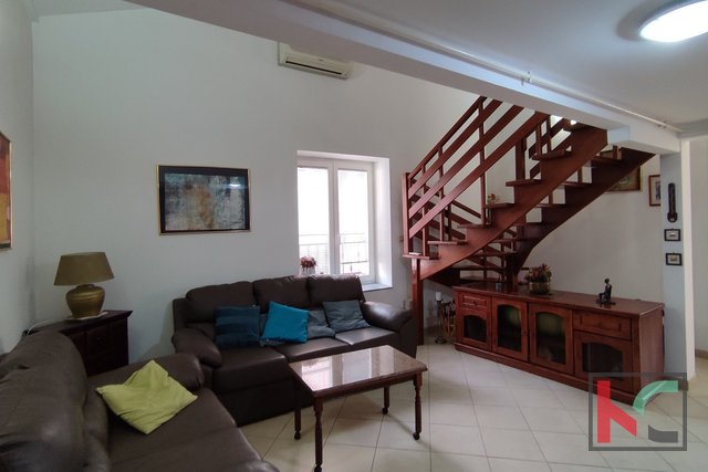 Pula, downtown, apartment 69.90 m2 in a renovated old building