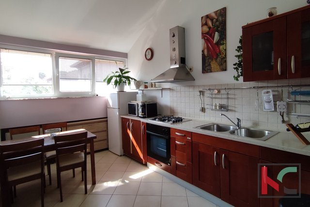 Pula, downtown, apartment 69.90 m2 in a renovated old building