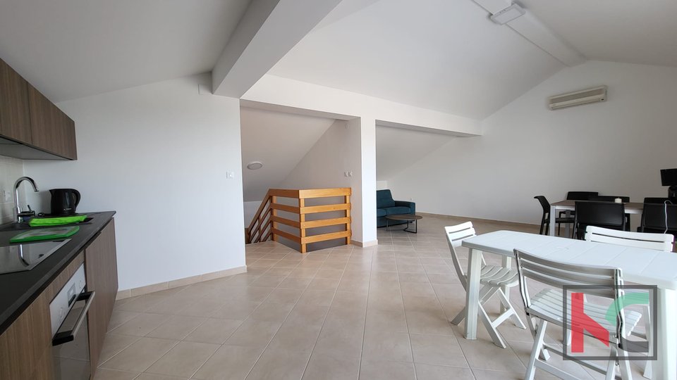 Istria, Premantura - Volme, appartamento con quattro camere da letto 115,45 m2 con piscina
