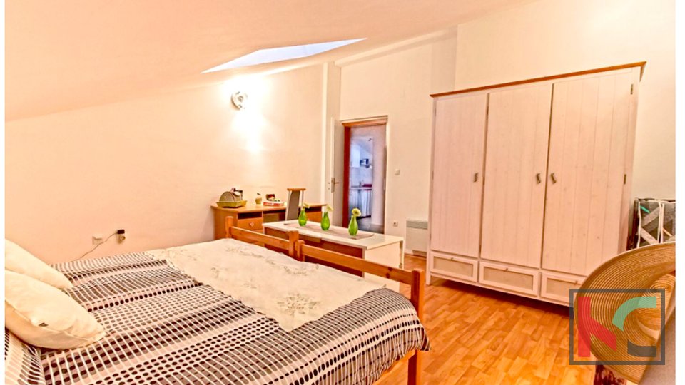 Pula, centro città, appartamento ristrutturato con 2 camere da letto