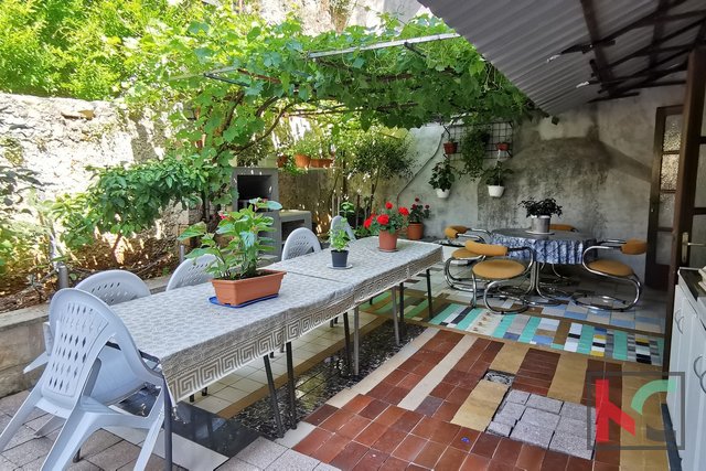 Pula, center ground floor apartment 69.19 m2 with a spacious terrace