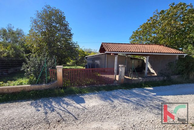 Pula, Busoler, land 4022m2 with a house and 180 olive trees