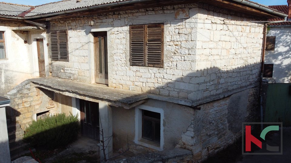 Žminj, stone house 160m2 for reconstruction