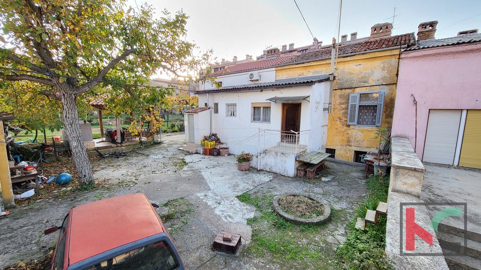 Istra - Pula, kuća u neposrednoj blizini centra grada II odlična lokacija