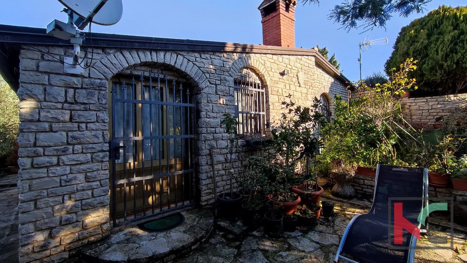 Istria, Peroj, weekend house with pool and agricultural property of 6155 m2, 300 m to the sea